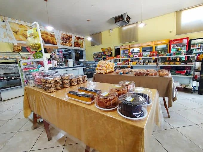 Produtos e ambiente da Panificadora Poti
